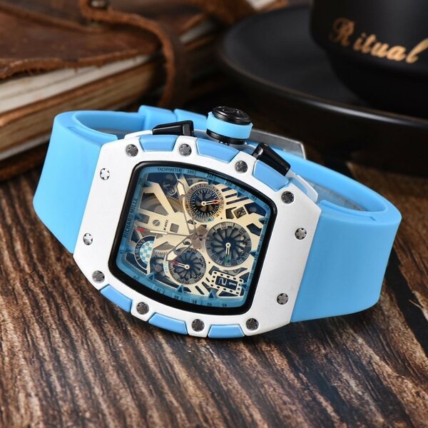 Montre de luxe sportive colorée