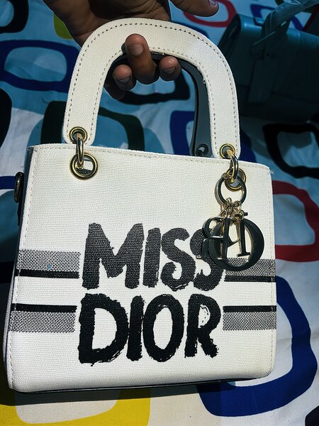 Sac à main Miss Dior élégant