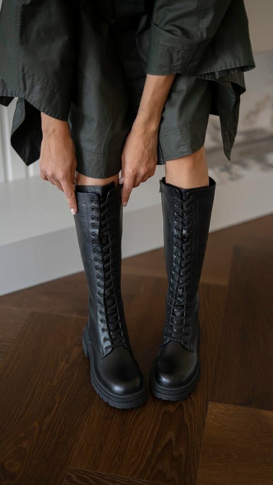 Сапоги на шнурках