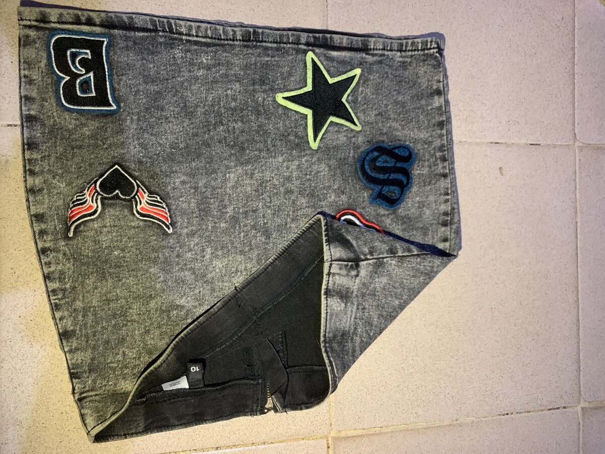 Jupe en jean patchs tendance