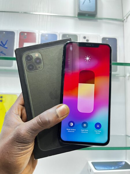 iPhone 11pro max 64go avec carton