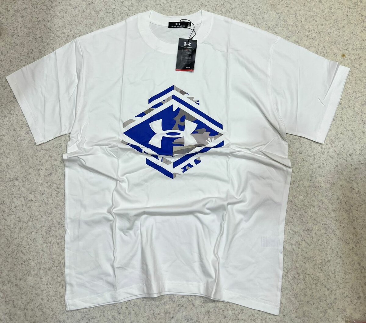 T-shirt Calvin Klein moderne