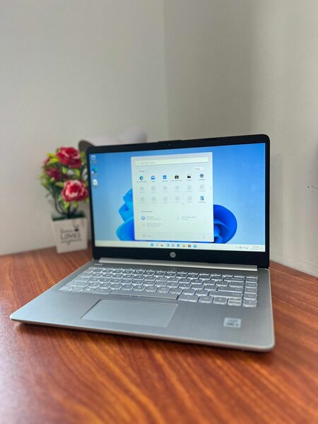 HP NOTEBOOK 14 CORE I3 256GB SSD 8GB RAM