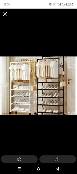 Portant vêtements avec étagères