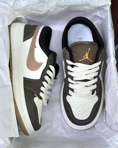 Кроссовки бело-зеленые