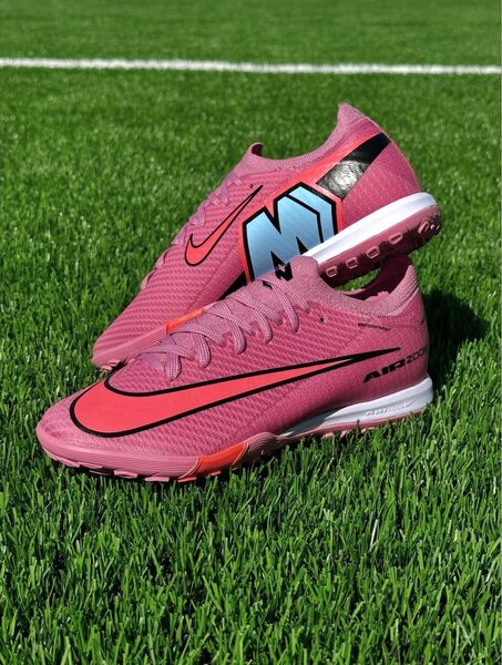 Chaussures de football rose