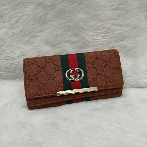 Gucci Wallet only 1 item wallet & 10 colors available