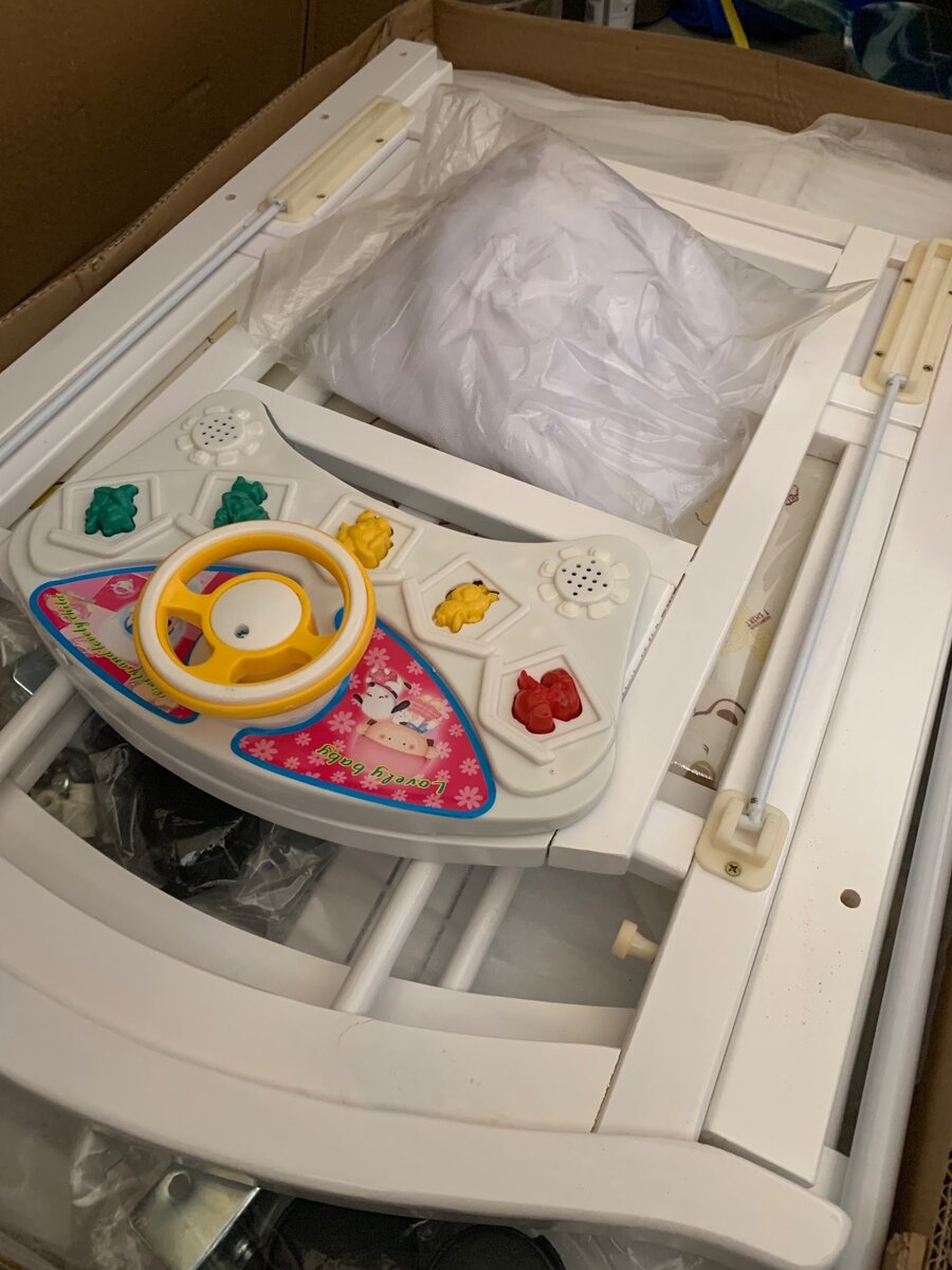 Lit de bébé en bois