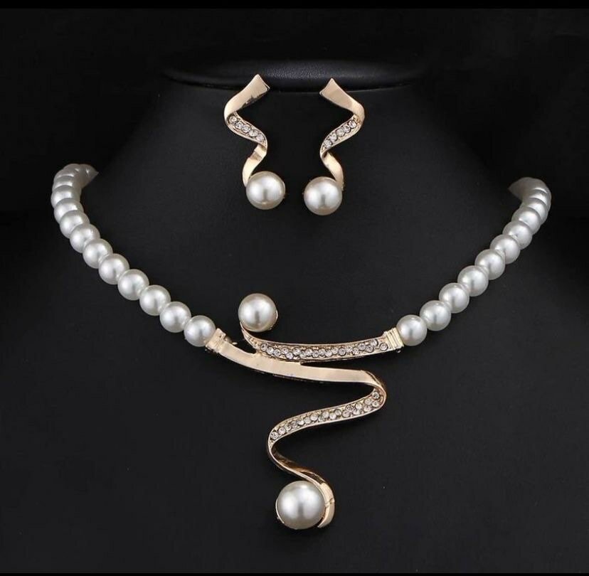 Collier et boucles doreilles