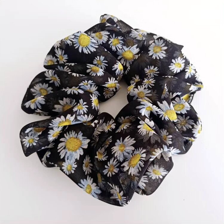 Blooming Daisy scrunchy