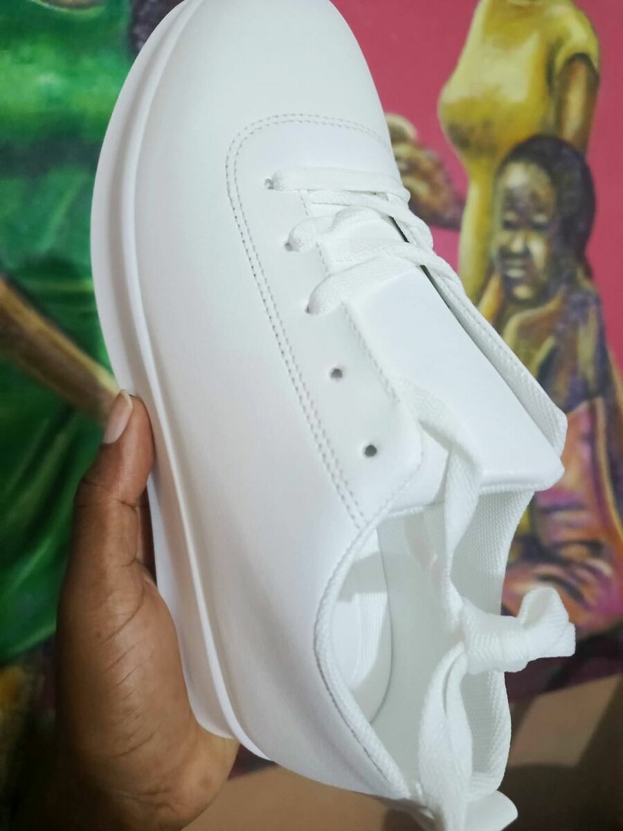 Baskets blanches minimalistes