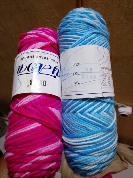 Fil à tricoter coloré doux