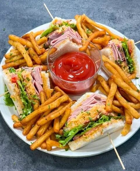 Sandwich club ( poulet)