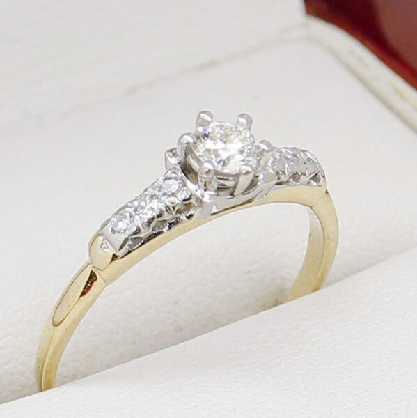 Ladies engagement ring