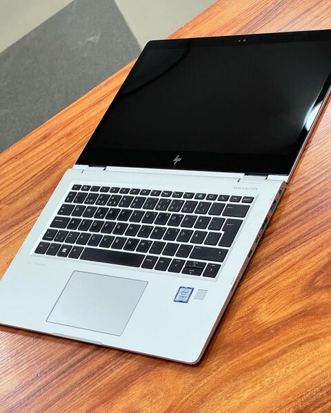HP Elitebook 1030 G2