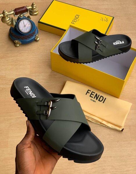 Sandales Fendi en cuir pour hommes