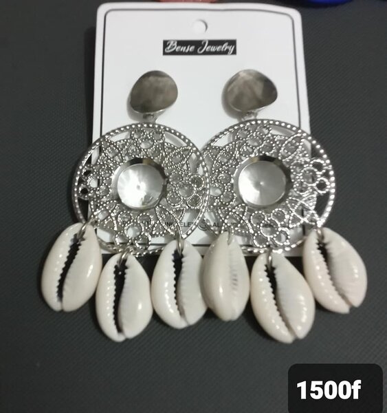 Boucles d'oreilles pour les femmes et les filles.