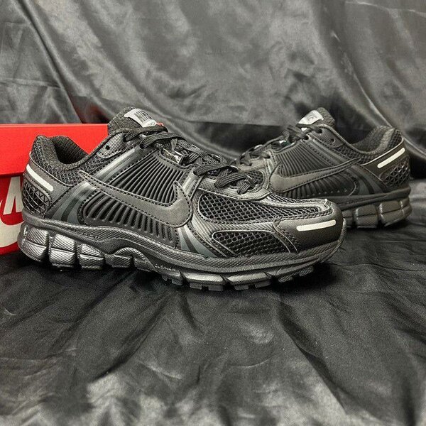 Chaussures de sport noires légères