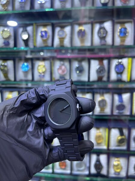 Montre Noir Minimaliste