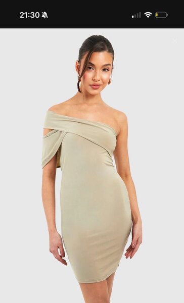 Robe épaules dénudées élégante