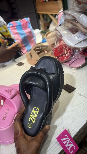 Sandales Noires en Similicuir
