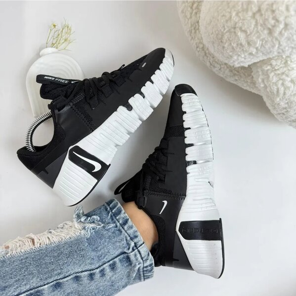 Sneakers noirs et blancs homme