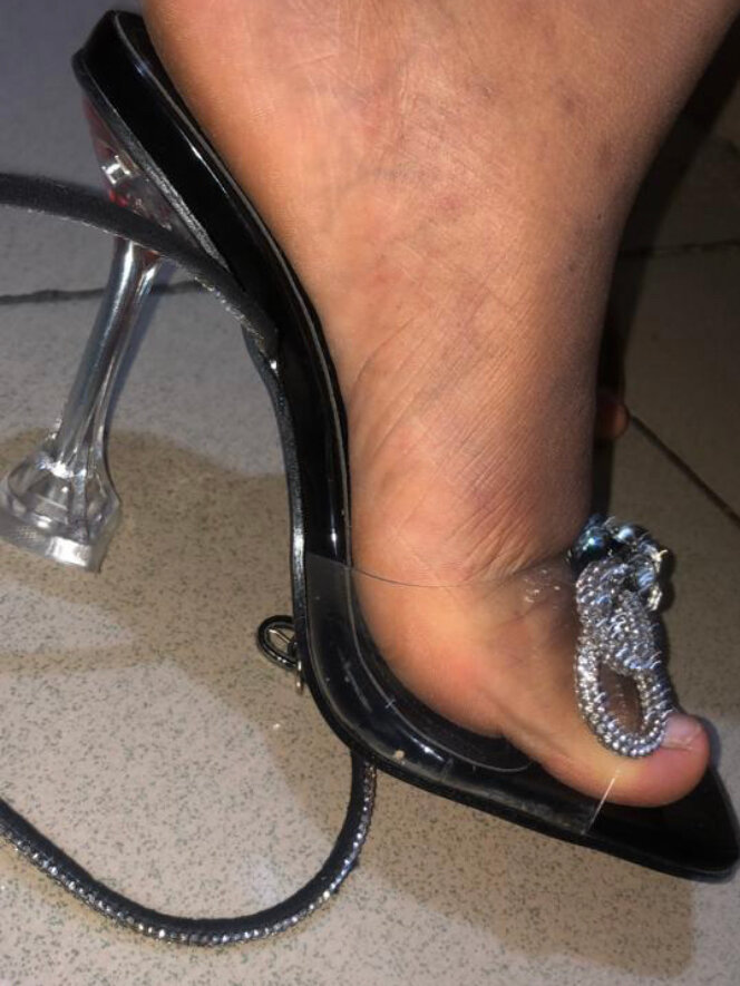 Talon noir et transparent