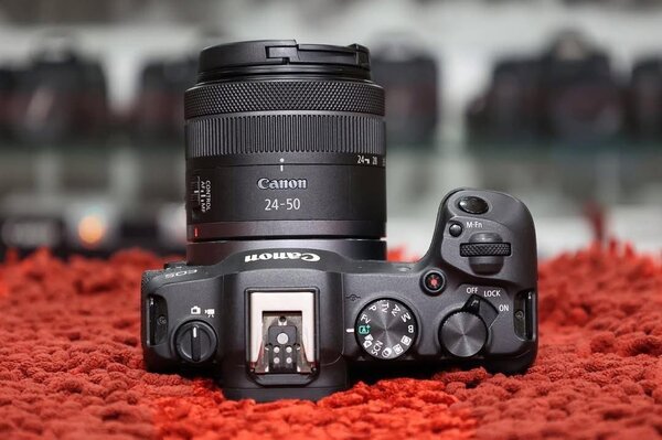 Canon EOS R8 avec 24-50mm STM