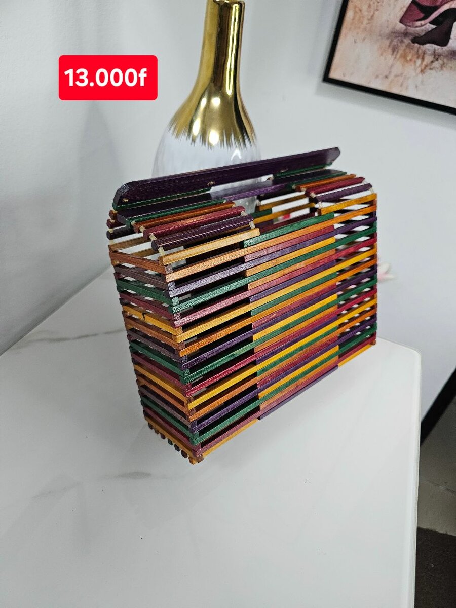 Sac à main en bois coloré