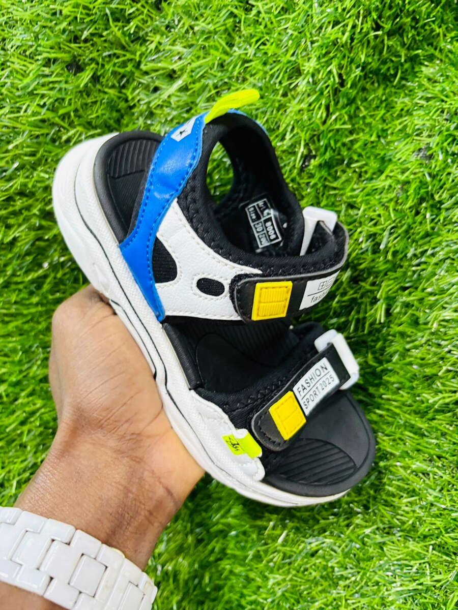 Sandales colorées pour enfants