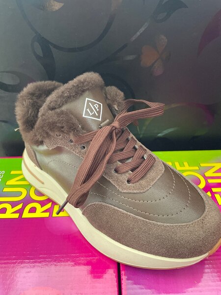 Зимние кроссовки