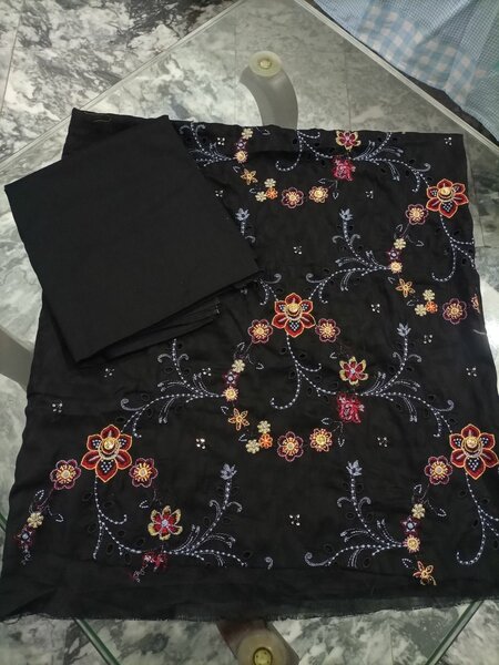 Bareeza lawn 2pc suit unstith Emborided