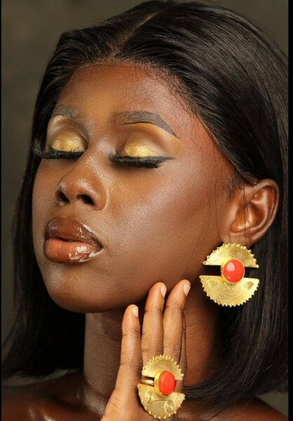 boucle d'oreille et bague