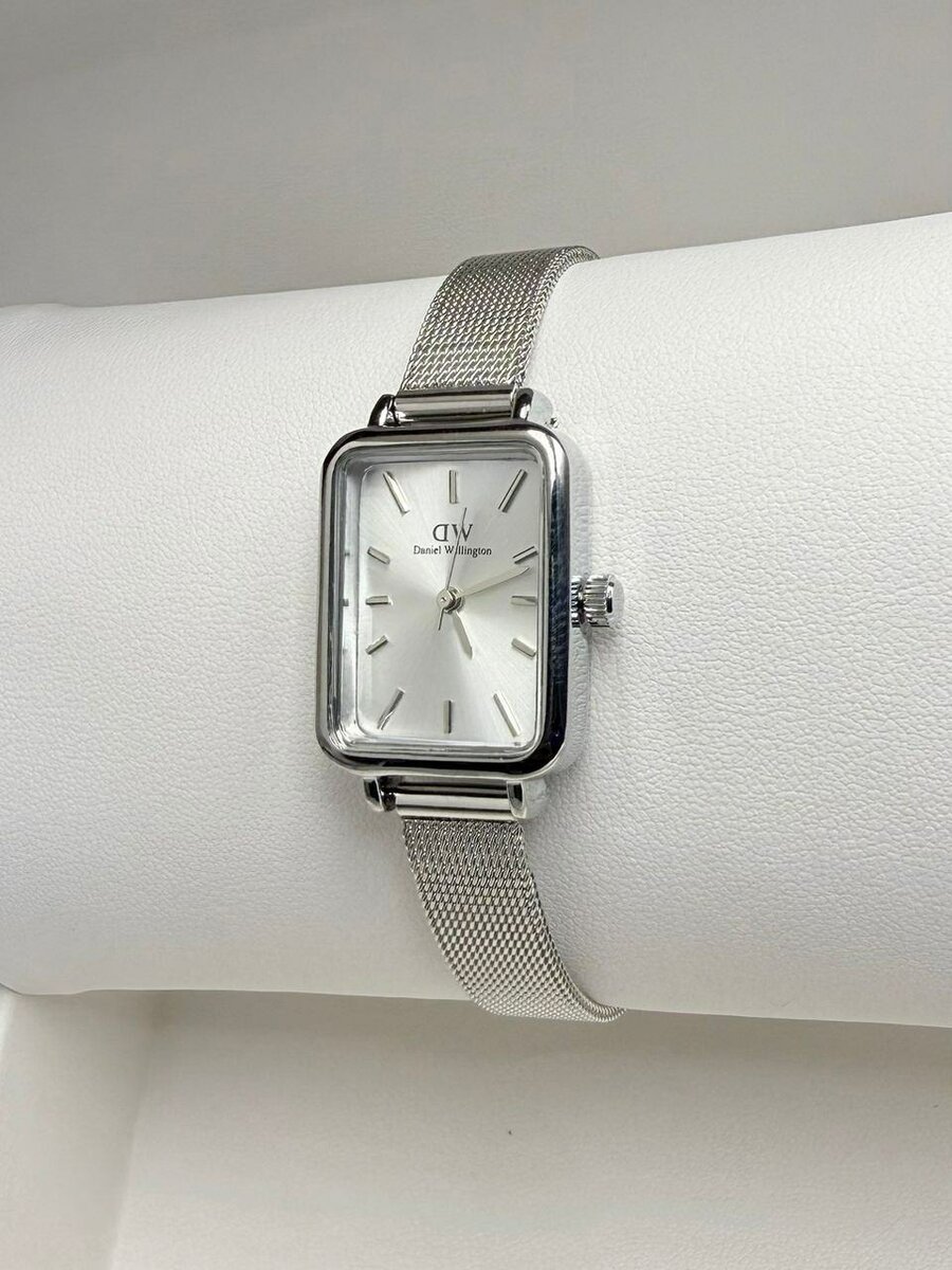 Montre rectangulaire élégante