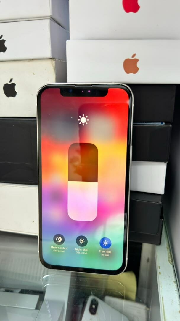 *iphone 13 128giga message écran : 230.000