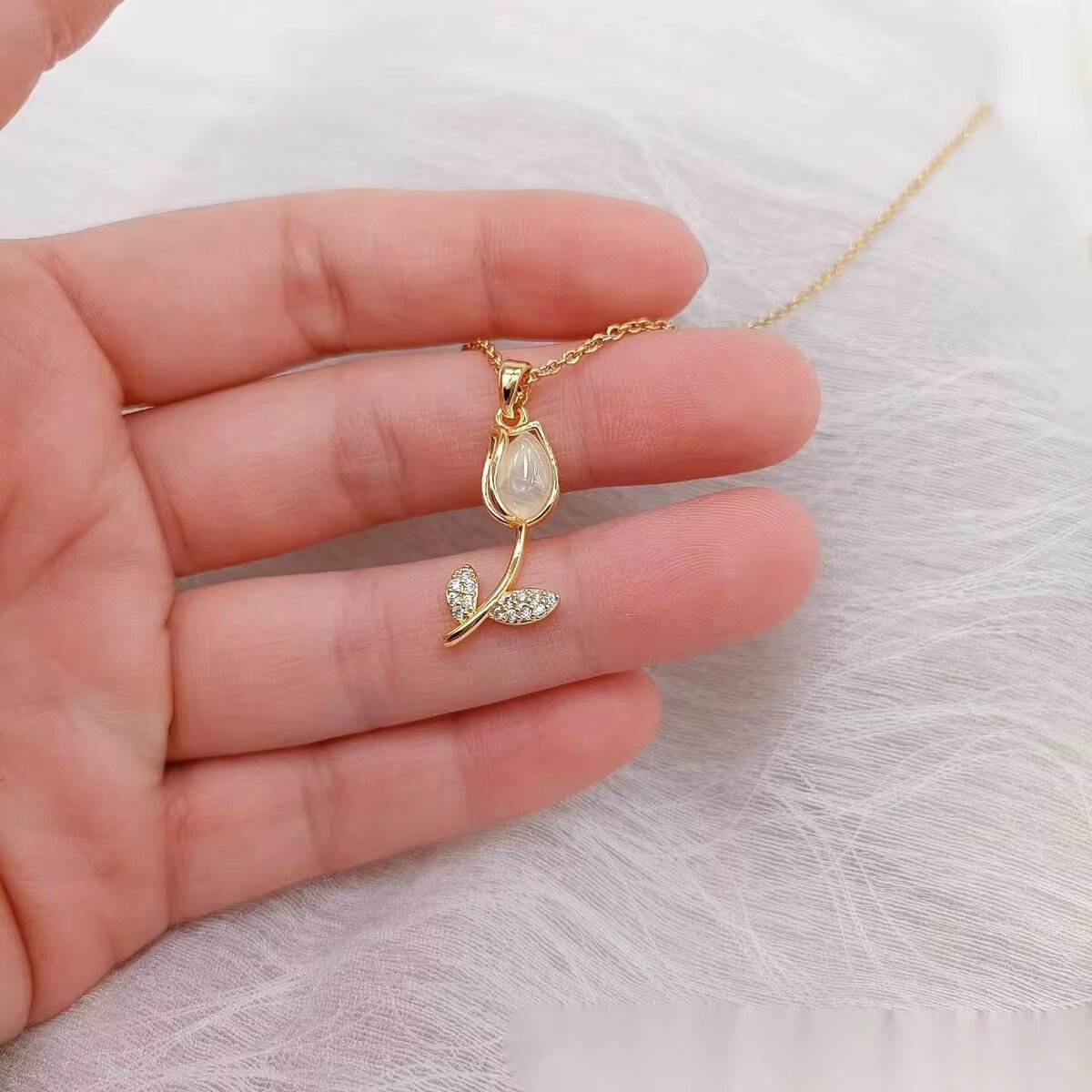 Collier Fleur Dorée Élégant