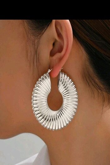 Boucles d'oreilles modernes élégantes