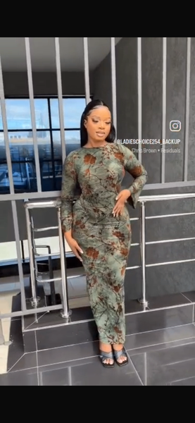 Robe moulante imprimée chic