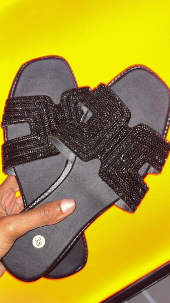 Sandales perlées élégantes femme