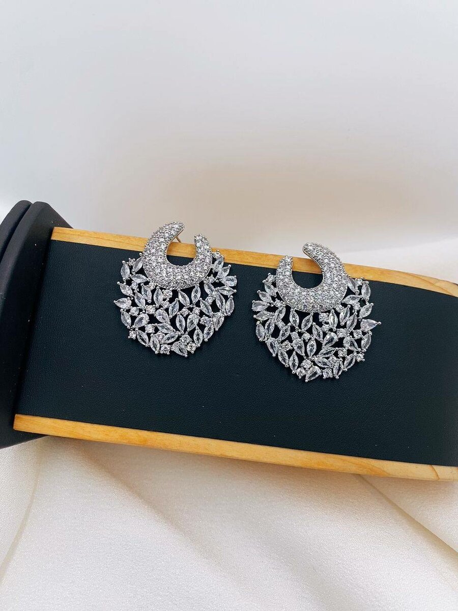 Boucles d'oreilles élégantes en strass