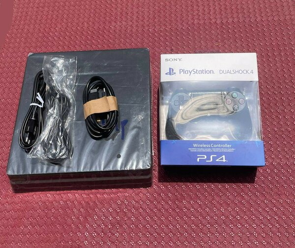 Pack PS4 slim craquée + 1 mane