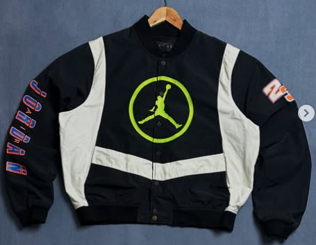 Nike Air Jordan dna jacket size: ML