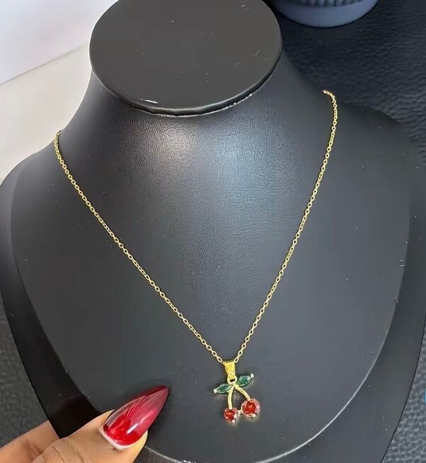 Collier Cerise Doré Élégant