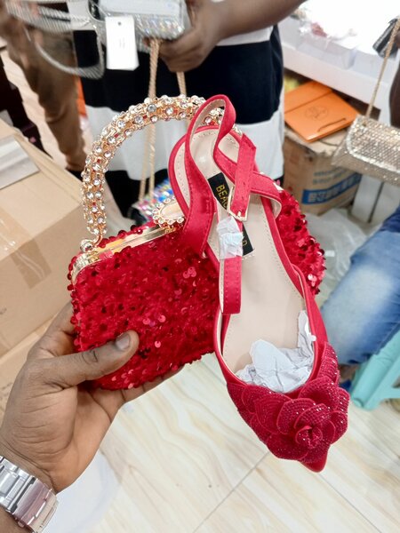 Complet de chaussure et pochette dame