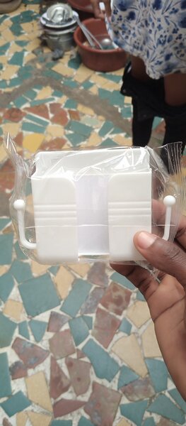 Accroche murale auto-adhésif