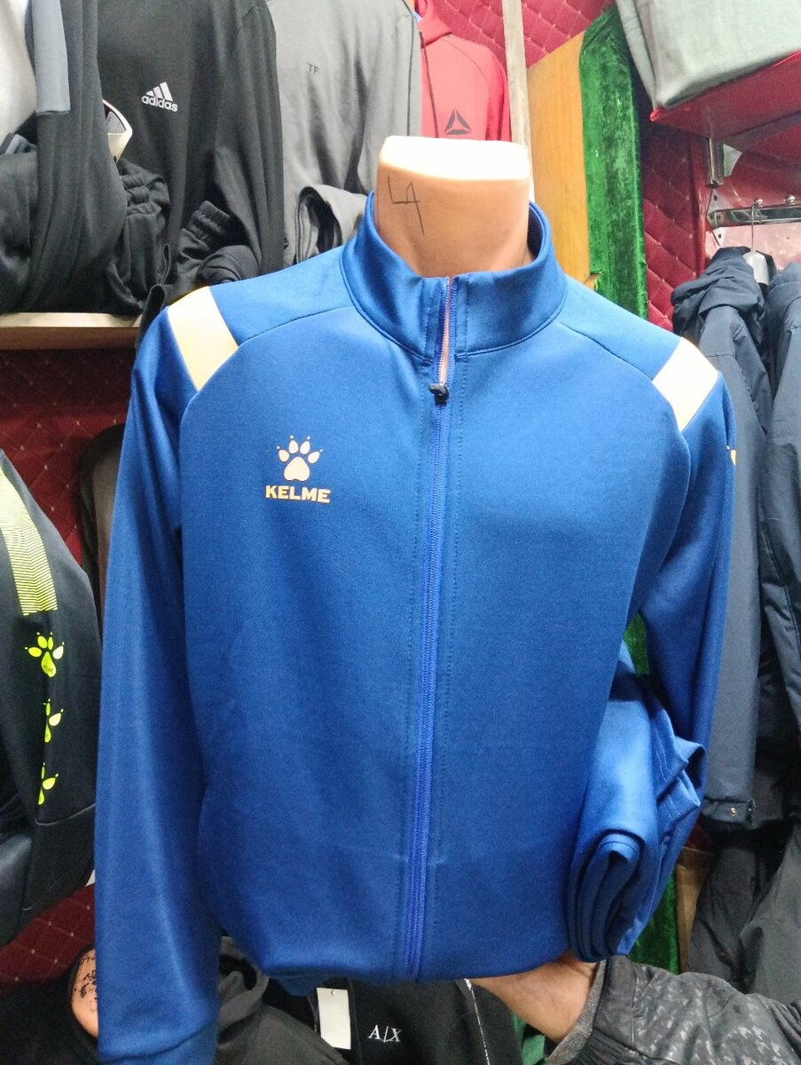 Спортивный костюм