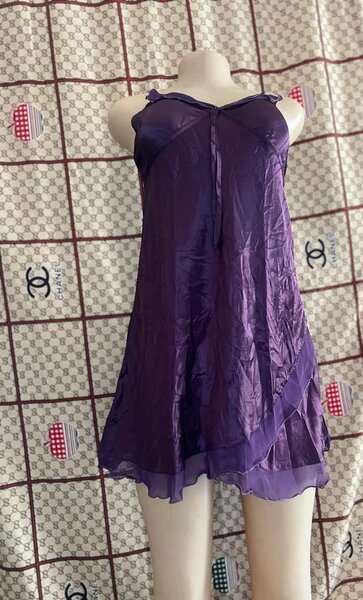 Nuisette violette en satin élégante