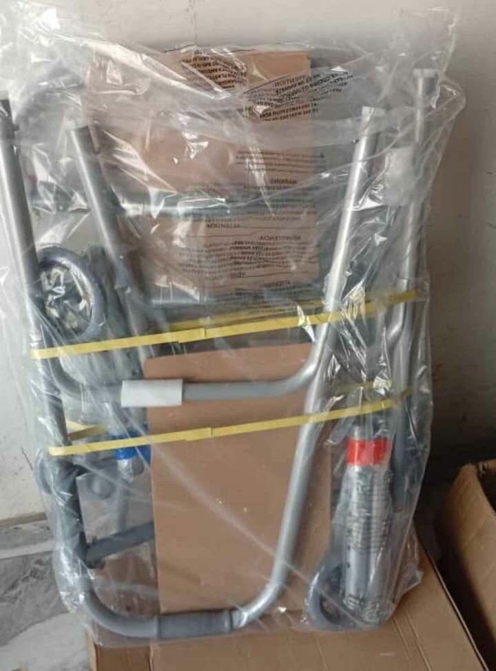 Déambulateur pliant à roulettes