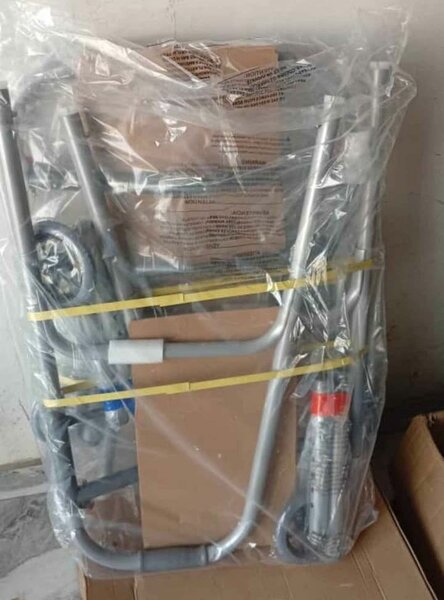 Déambulateur pliant à roulettes