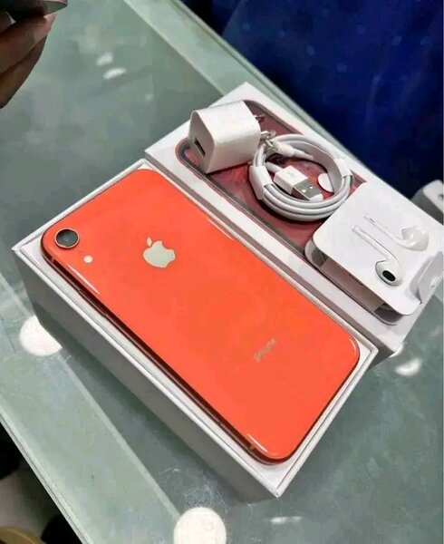 iPhone XR Rouge avec Accessoires